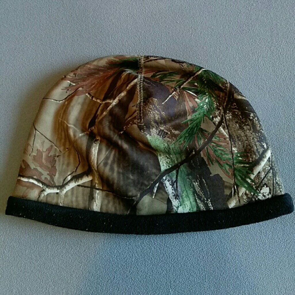 Reversible camoflauge toboggan/beanie